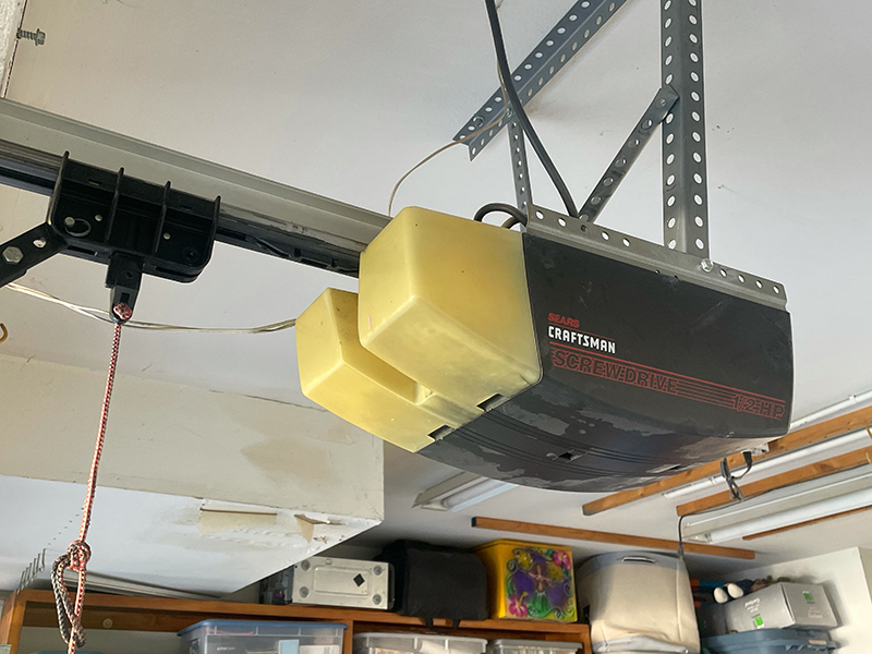new-opener-for-garage-door-Liftmaster-come-with-a-battery-back-up-and-Wi-Fi-connection
